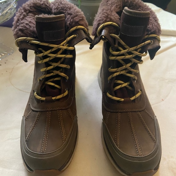 Men’s Size 11 UGG Eliasson Thinsulate Insulation Winter Boots - Picture 2 of 3